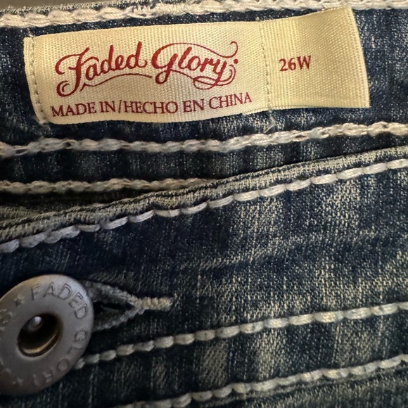 Women’s plus size Faded Glory Jeans pre-owned. Sequins on the pockets. Size 26W - Picture 3 of 3